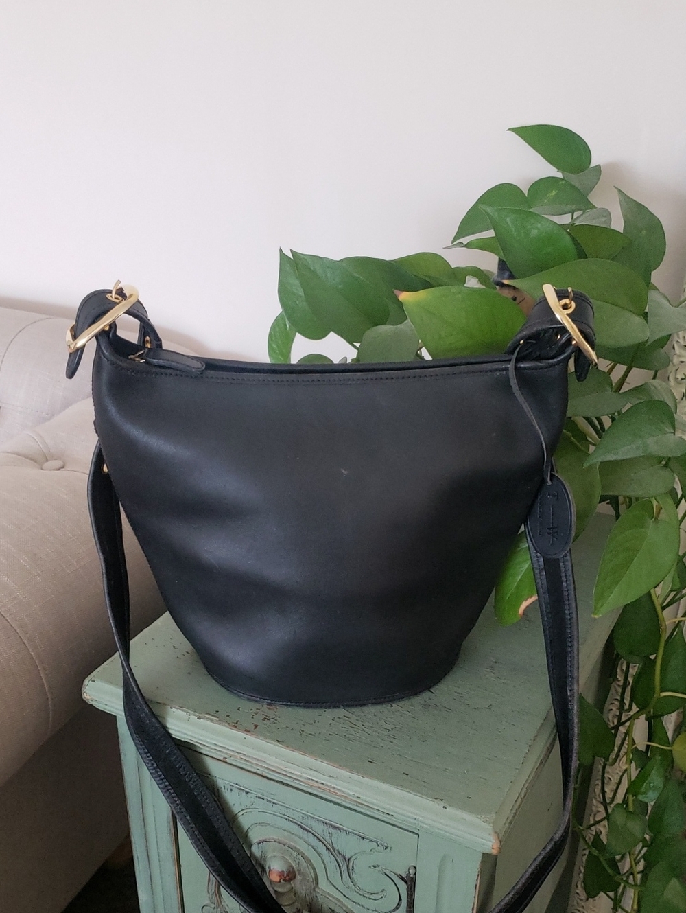 Vintage 90s Wilson Black Leather Legacy Bleeker Bucket Crossbody Bag - Picture 2 of 9